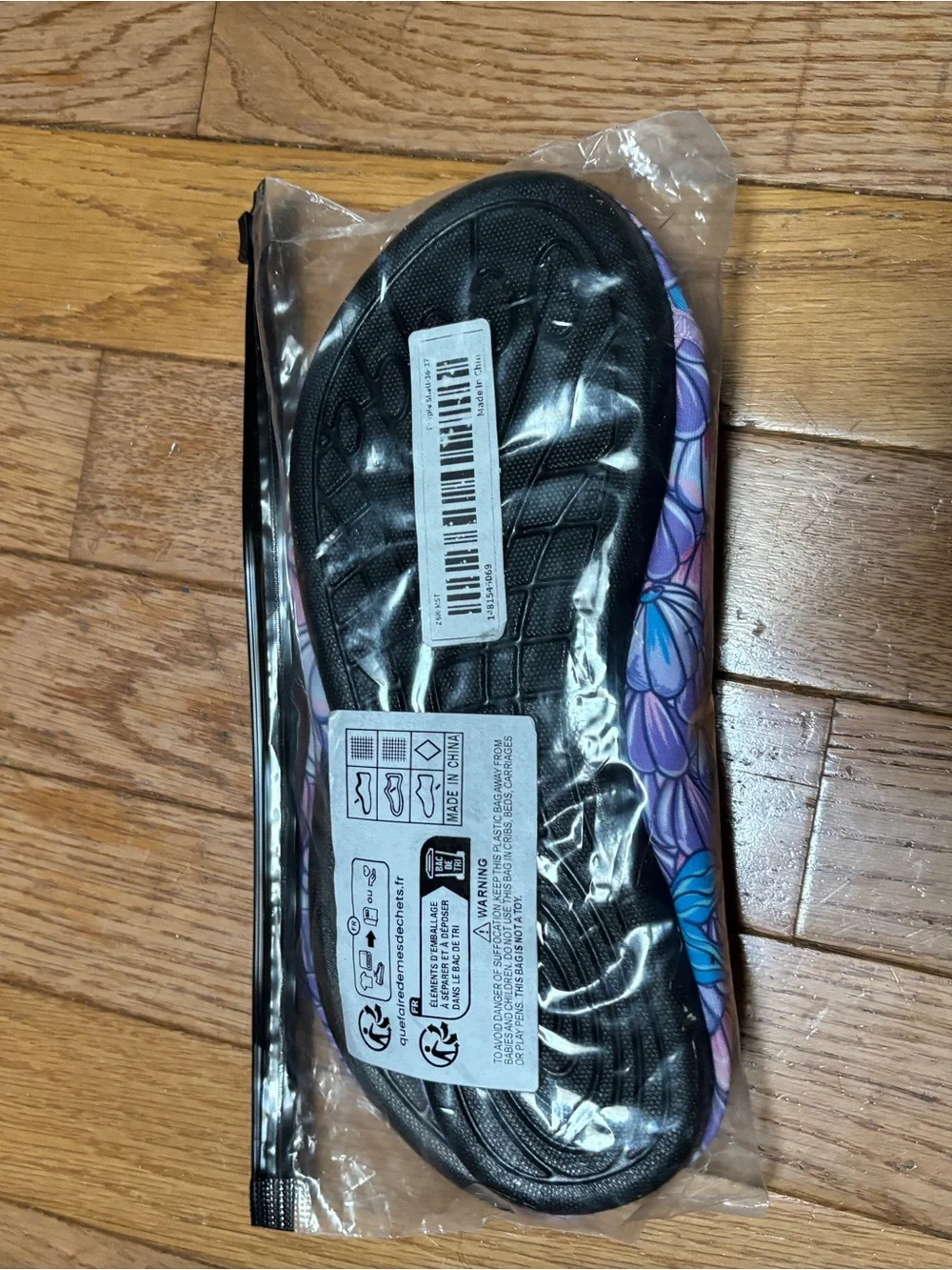 NEW Kids 4.5-5 Water Shoes Purple Pink Blue Shell Print Aqua Socks